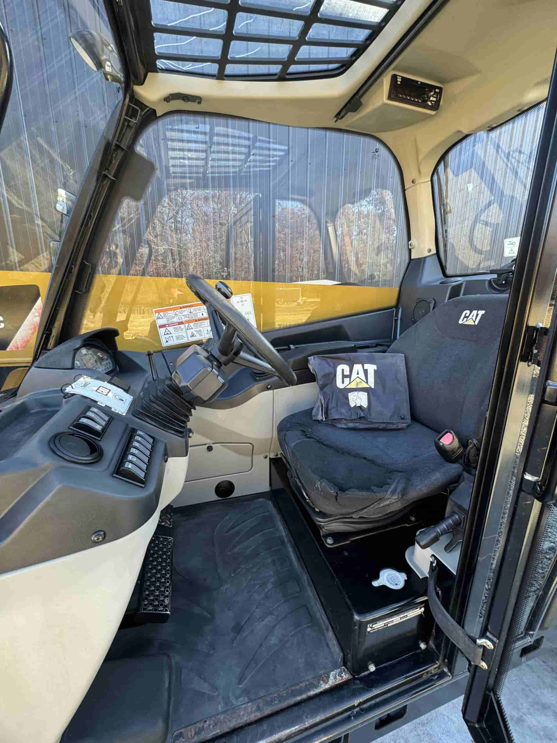 2015 CAT TH407C
